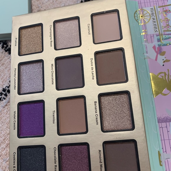 Brand new and unused Too Faced Christmas in New York Palette - Picture 3 of 4